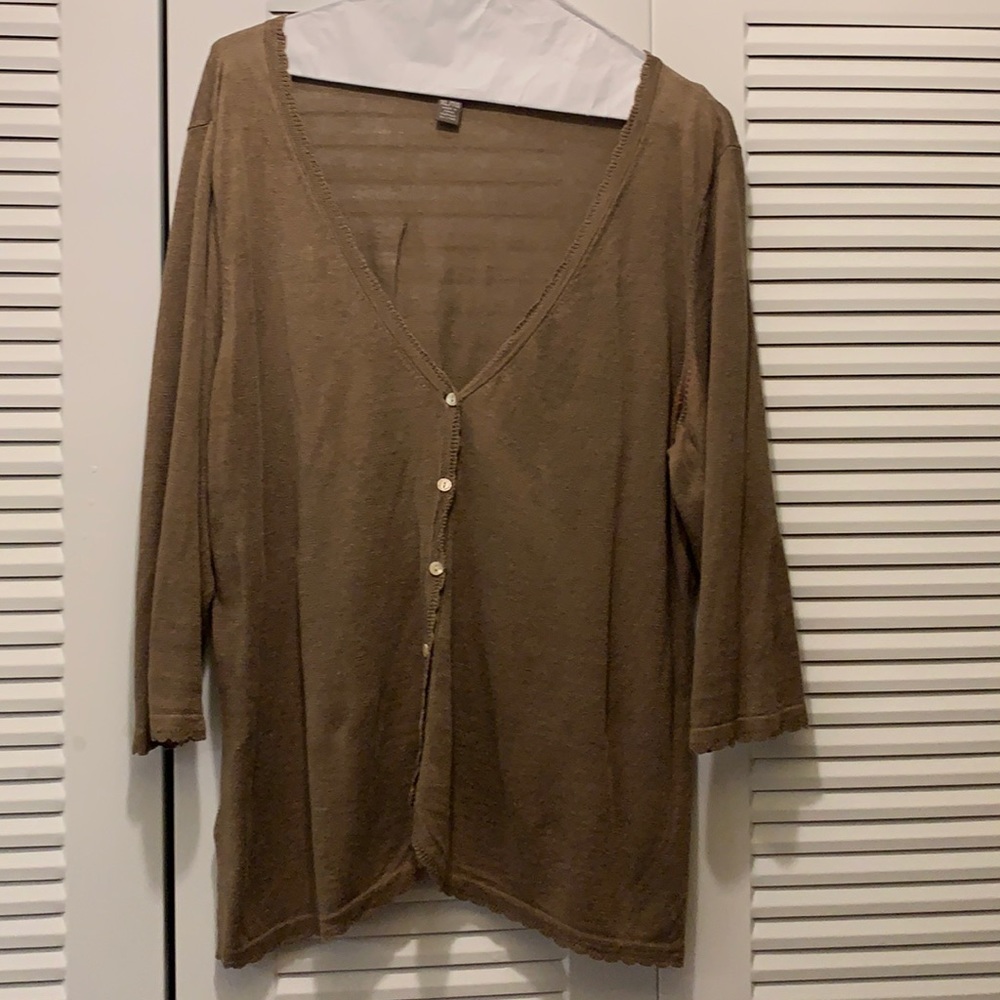 XL Tommy Bahama brown sweater. 3/4 sleeves, lace on ends and collar. Lightweight